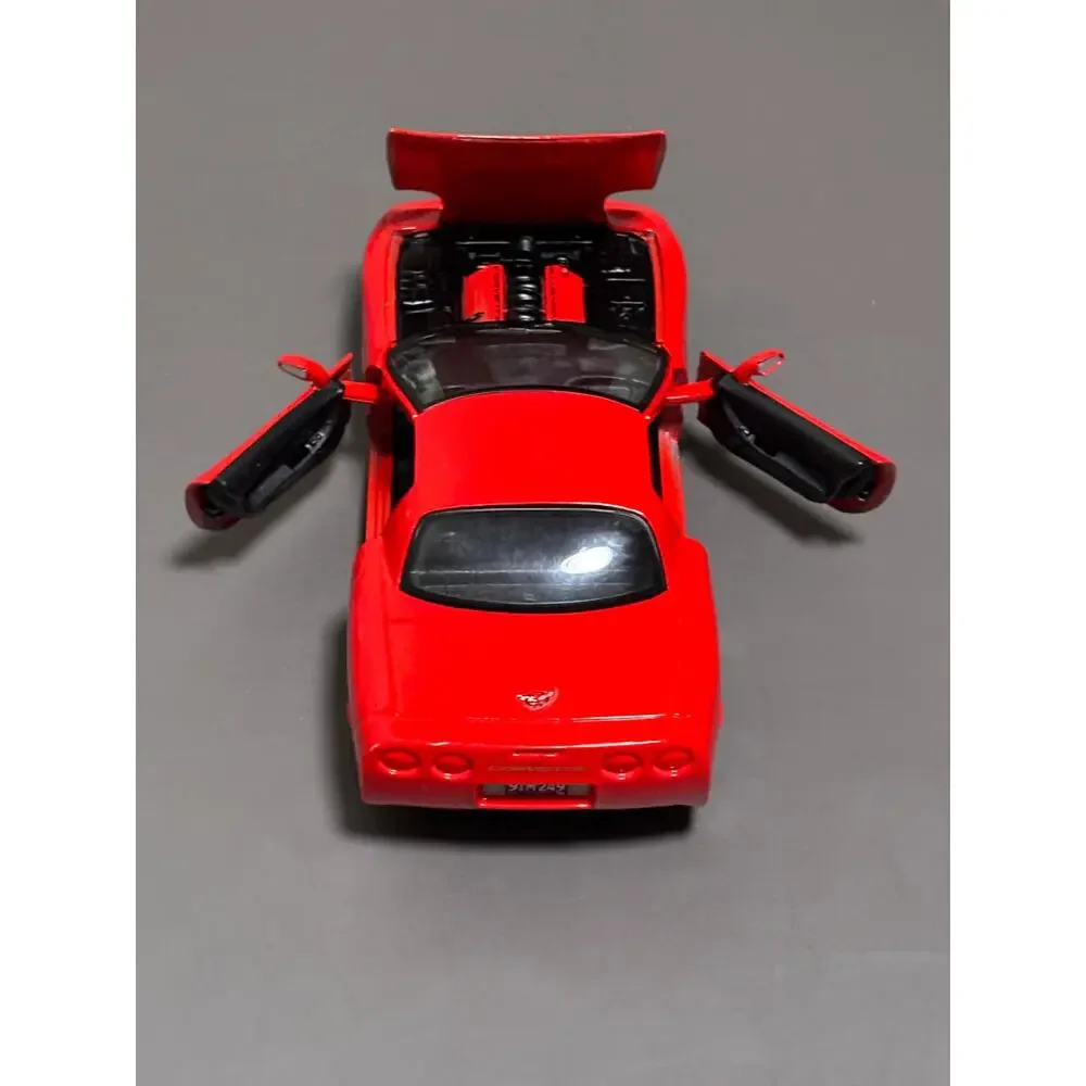 Maisto 1:24 Scale Diecast 1997 Red Chevrolet Corvette ZR-1